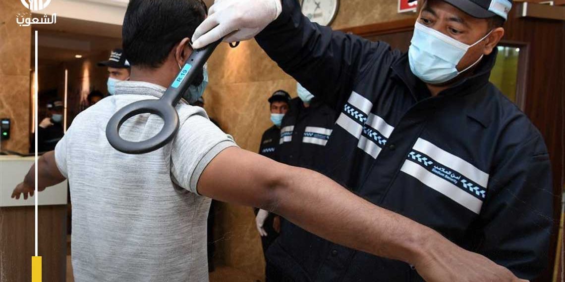 لارتدائه شعار المثليين.. قطر تحتجز صحفي أمريكي