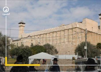 المستوطنون المتطرفون يقتحمون الحرم الإبراهيمي.. واعتقالات بالجملة في الضفة