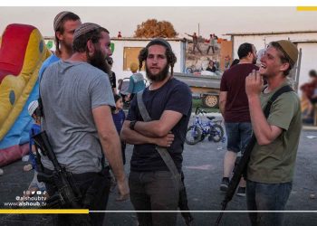 حاخام يهودي يحرض على الفلسطينيين ويدعو لحمل السلاح في الأراضي المحتلة