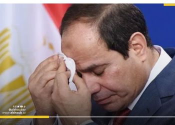 السيسي يمسح عرقه
