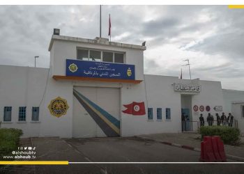تونس.. معتقلون سياسيون يدخلون في إضراب عن الطعام 