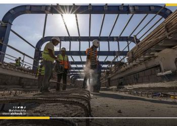 تظاهرة لعمال شركة الحديد والصلب للمطالبة بمستحقاتهم