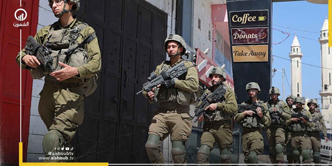 الاحتلال ينفذ عمليات دهم واسعة.. واشتباكات عنيفة في نابلس