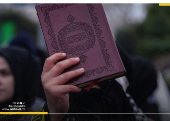 متطرف دنماركي يعتدي على سيدة حاولت منعه من حرق المصحف