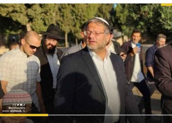 بن غفير رفقة مستوطنين يقتحمون المسجد الأقصى