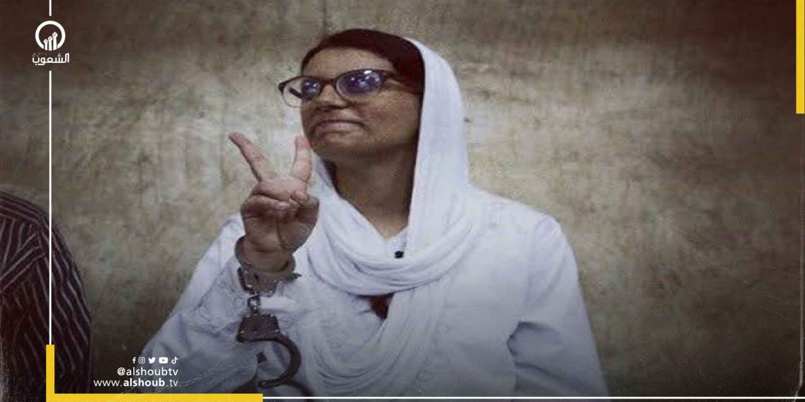 ناشطة مصرية تقاضي النائب العام لمنعها من السفر