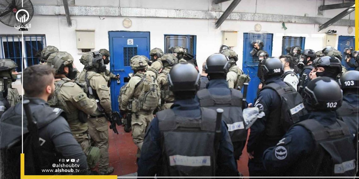 إضراب 13 أسيرًا فلسطينيًا عن الطعام في سجون الاحتلال