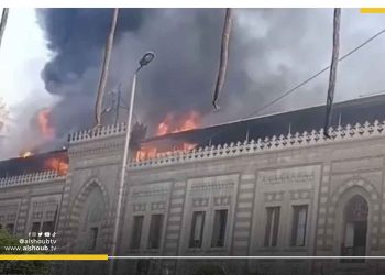 حريق ضخم بمبنى وزارة الأوقاف المصرية في القاهرة