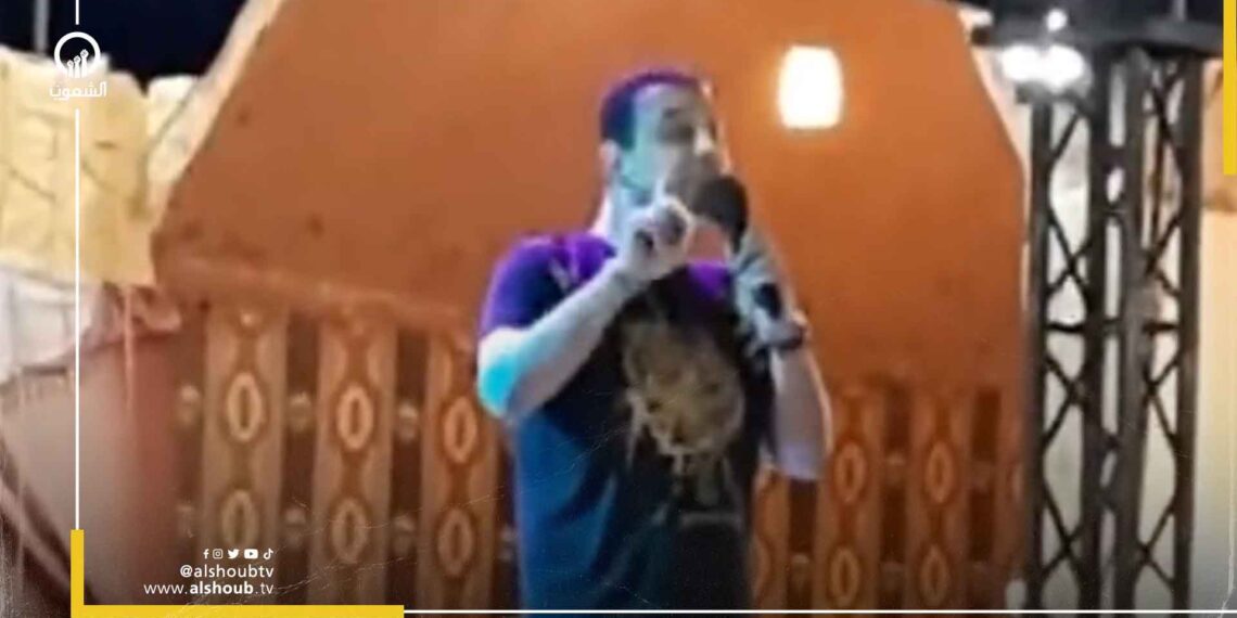 شباب يسخرون من السيسي في أحد المقاهي 