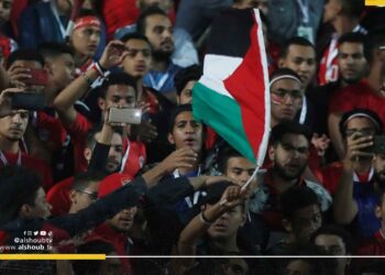من بينهم رافع علم فلسطين.. النيابة تجدد حبس 72 شاب من جماهير النادي الأهلي 