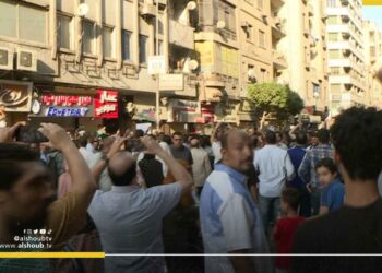 الأمن المصري يعتقل 43 شابا في مظاهرات ميدان التحرير