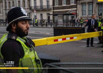 شرطة لندن تعتقل امرأتين رفعتا لوحتين باللغة العربية