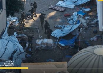 جيش الاحتلال يطالب بإخلاء مجمع الشفاء خلال ساعة واحدة