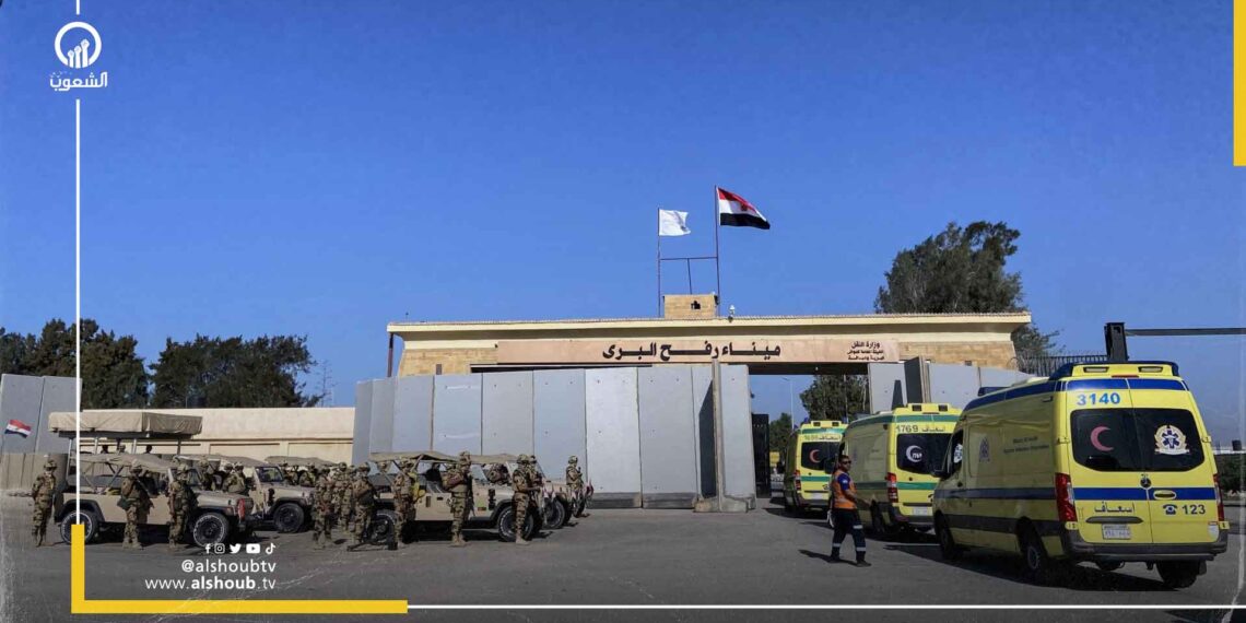 بعد استئناف القصف.. مصر توقف دخول شاحنات المساعدات إلى غزة