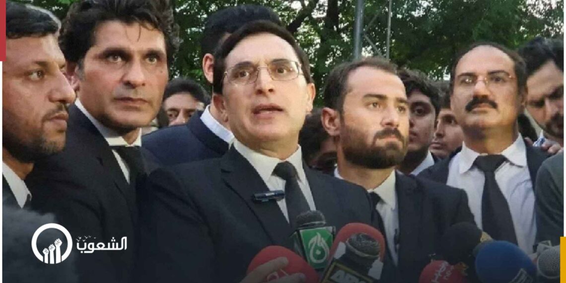 محكمة باكستانية تفرج عن 10 نواب من حزب عمران خان