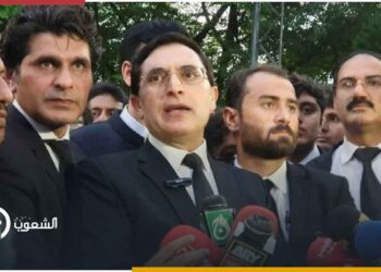 محكمة باكستانية تفرج عن 10 نواب من حزب عمران خان