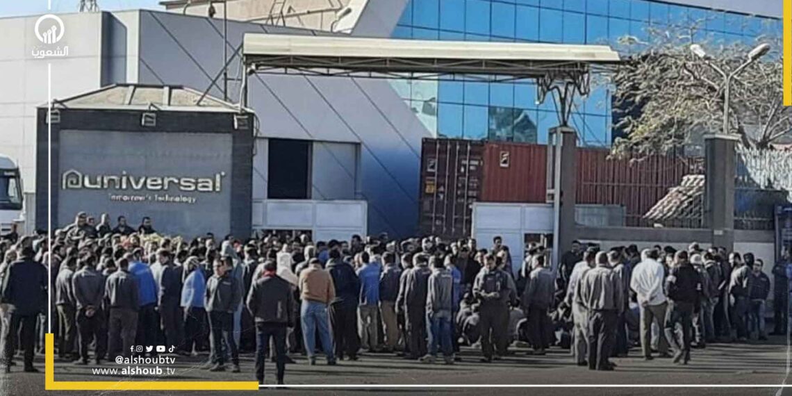 وقفة احتجاجية لعمال شركة رؤية للمطالبة بالمستحقات المالية