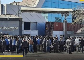 وقفة احتجاجية لعمال شركة رؤية للمطالبة بالمستحقات المالية