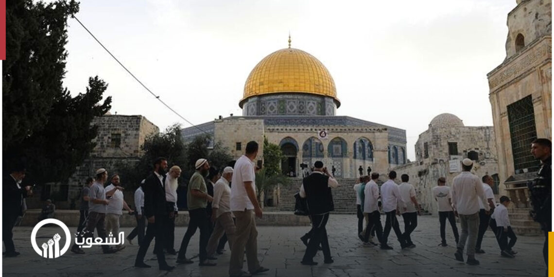 مستوطنون يقتحمون باحات المسجد الأقصى 