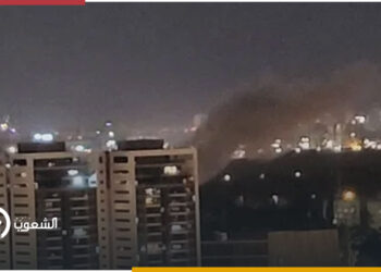 صاروخ يمني يستهدف تل أبيب والاحتلال يرد بقصف صنعاء والحديدة