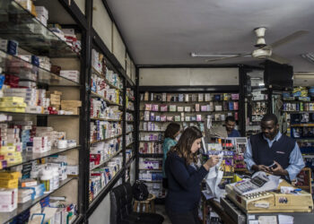 مافيا الأدوية تعود للواجهة في مصر.. نقص حاد وغياب للرقابة وأزمة سيولة تضرب القطاع